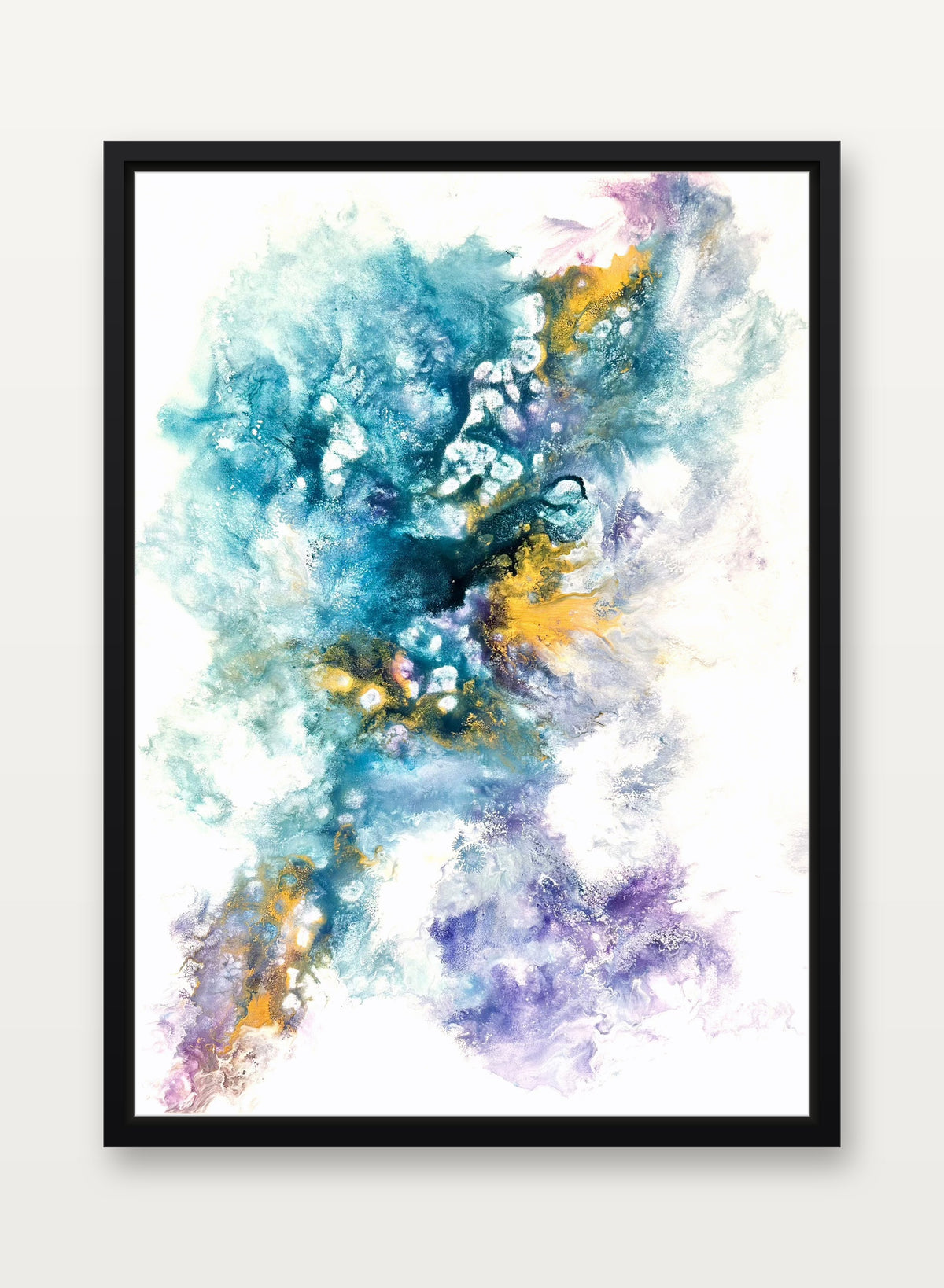 Holi Harmony – abstraktes Acrylgemälde 50 × 70 cm von Merima Besic-Krüger, schmaler schwarzer Schattenfugenrahmen