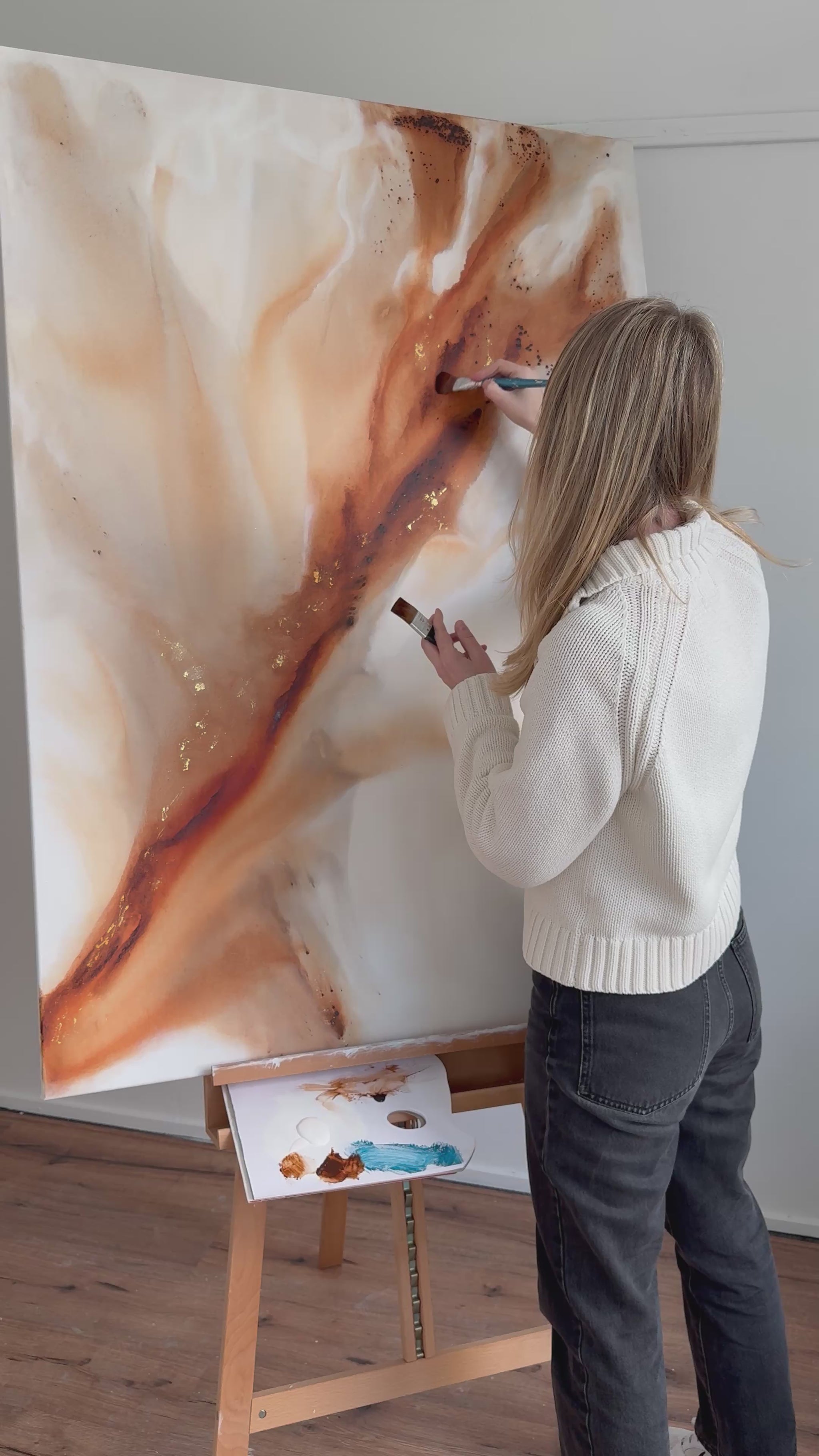 Slow Life – Abstraktes Gemälde erdige Töne im Wohnzimmer, Kunst von Merima Besic-Krüger